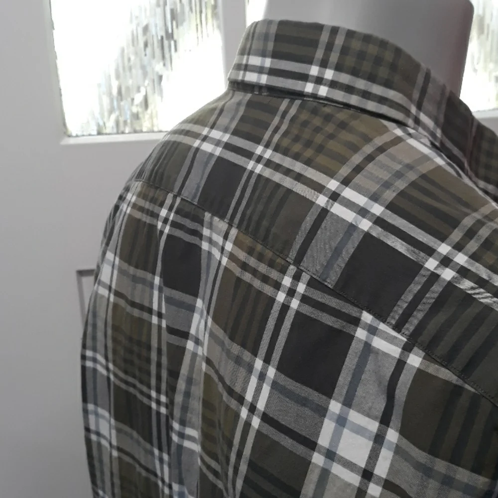 Banana Republic mens grey and green plaid cotton shirt. Medium